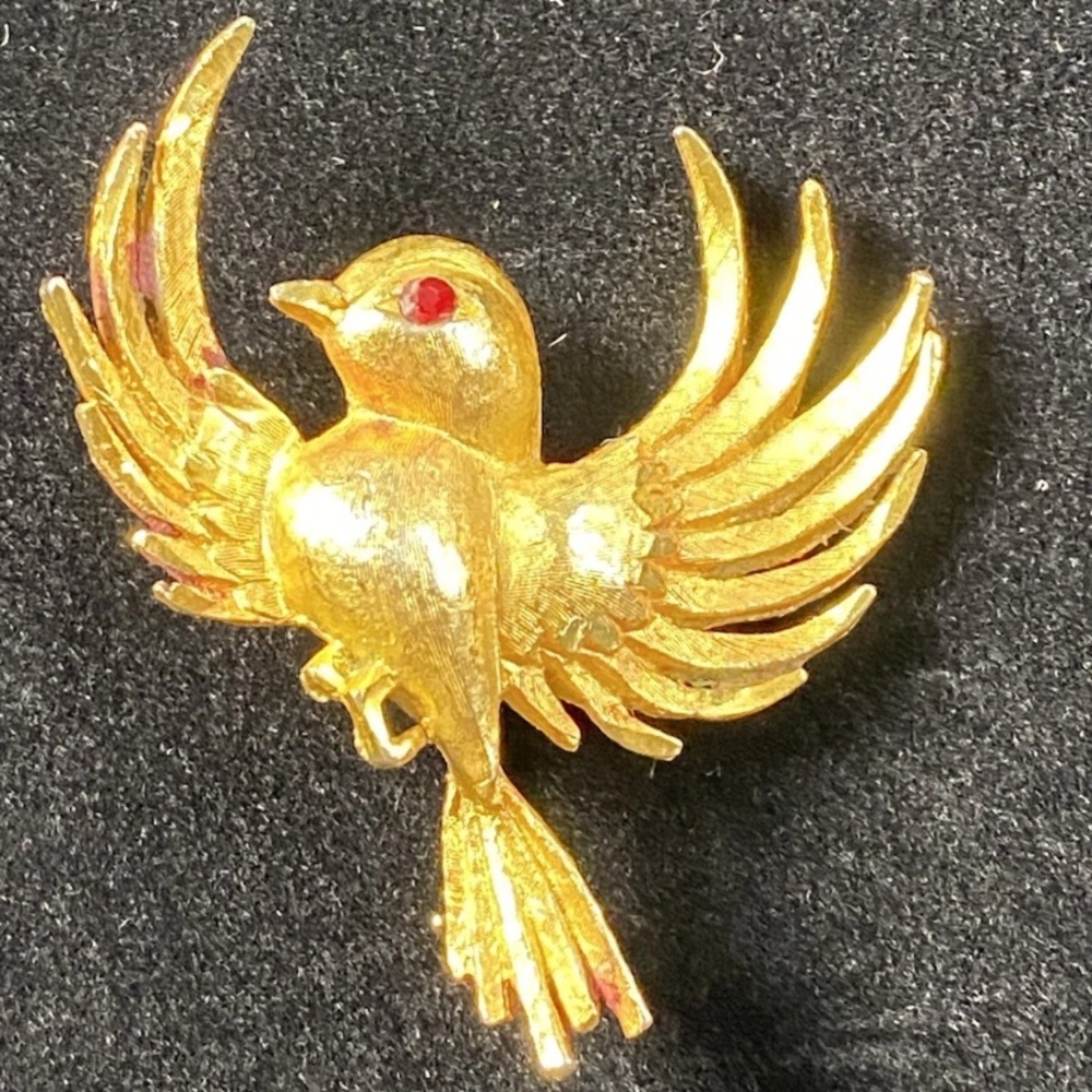 VINTAGE Mamselle Gold-Tone Bird Brooch Red Rhinestone Eye Bird Pin Signed, 1.5”